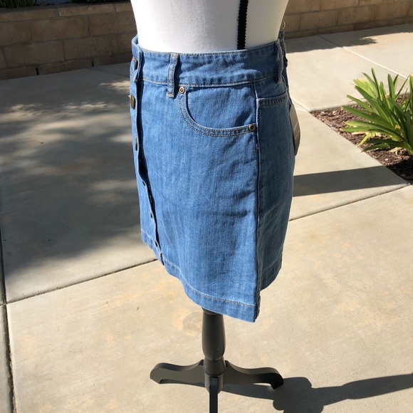 Denim Button front MINI skirt - Picture 2 of 4